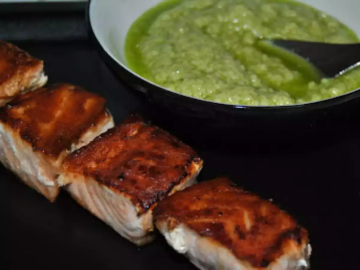 Brochetas De Salmón En Salsa De Avellanas