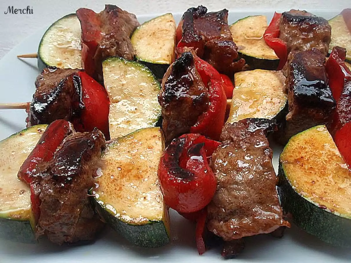 Brochetas de ternera con pimiento rojo y calabacín - foto 3