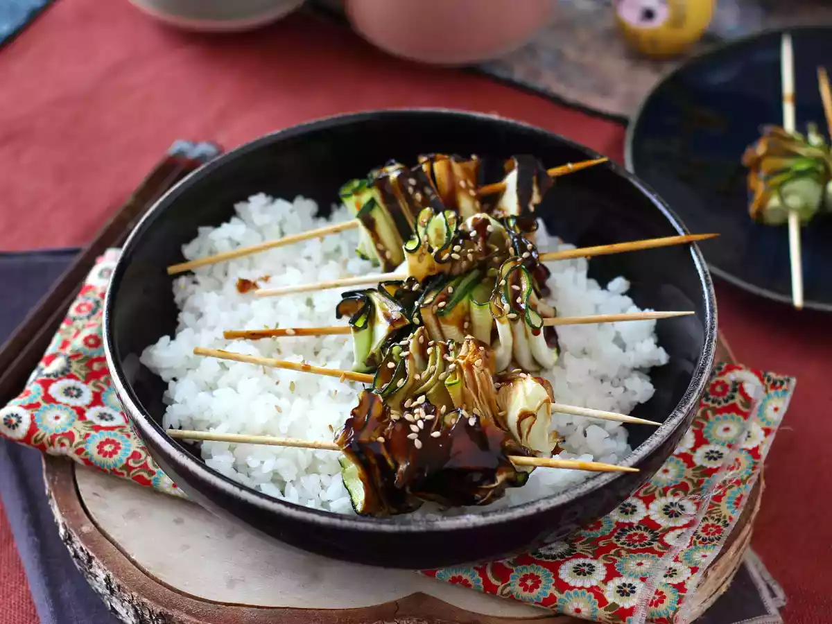 Brochetas vegetarianas de calabacín con una deliciosa salsa asiática picante - foto 4