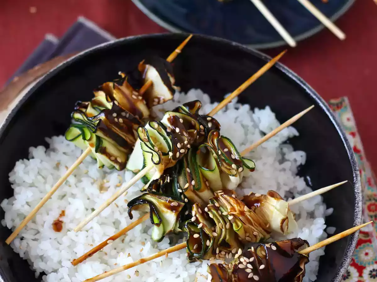 Brochetas vegetarianas de calabacín con una deliciosa salsa asiática picante - foto 7