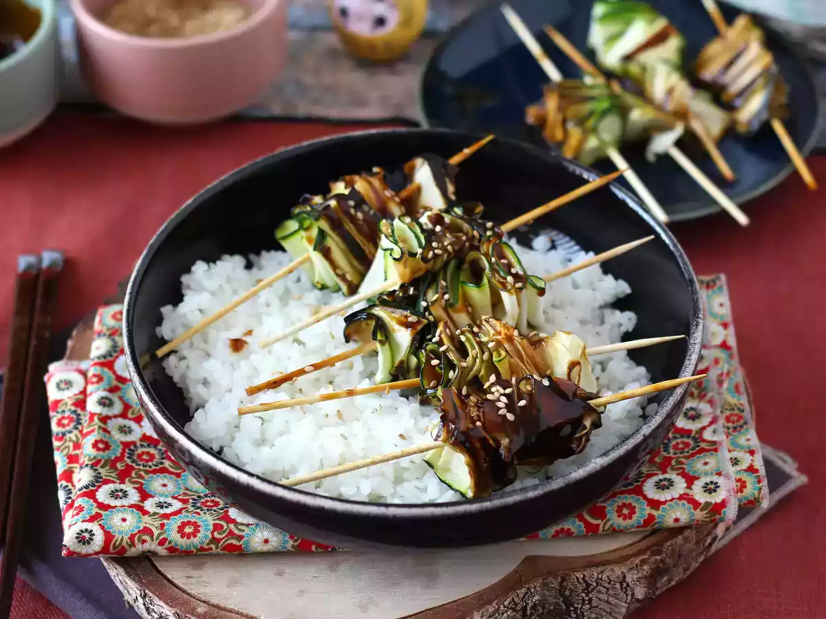 Brochetas vegetarianas de calabacín con una deliciosa salsa asiática picante - foto 8