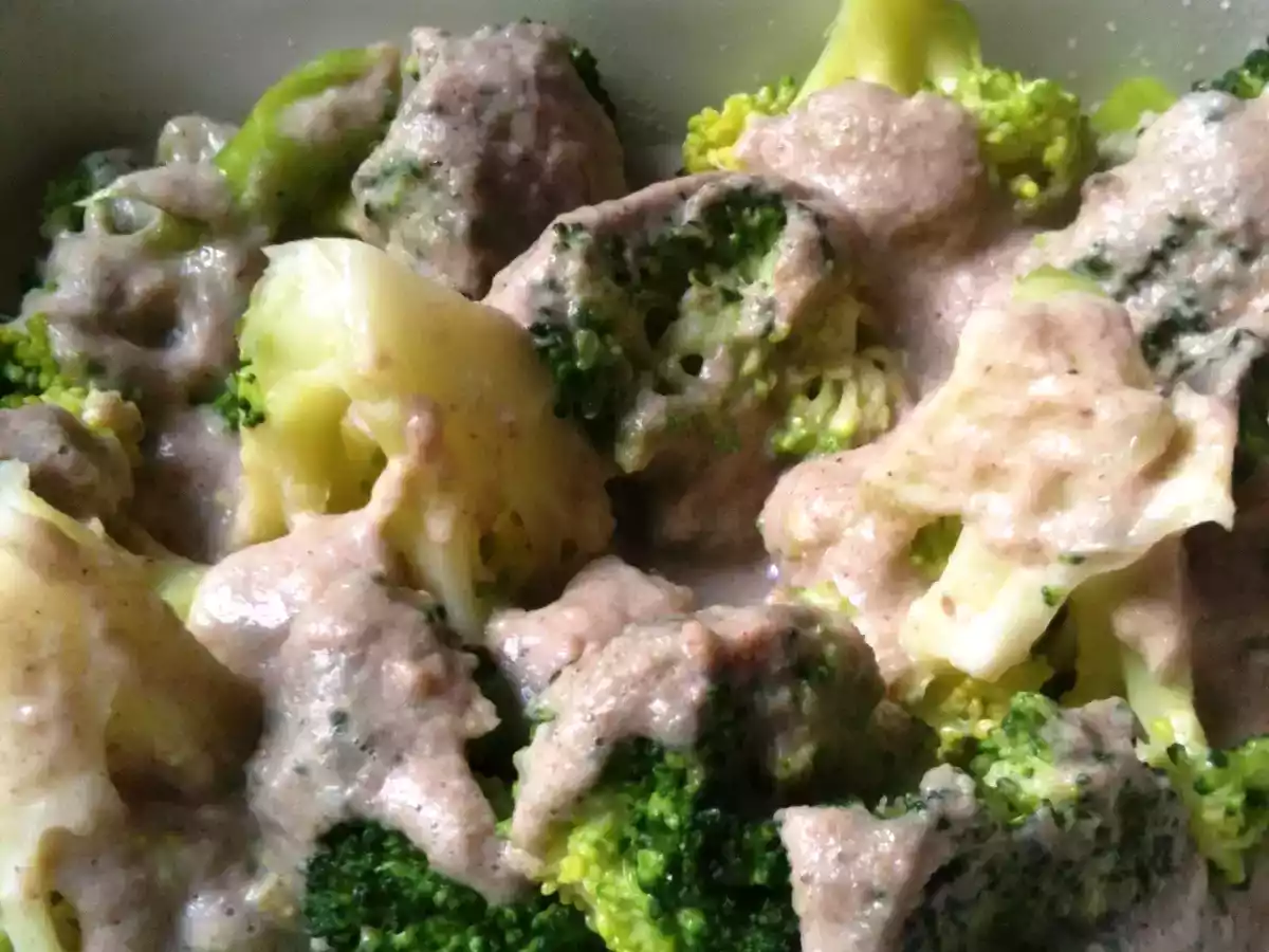 BRÓCOLI EN SALSA DE CHAMPIÑÓN
