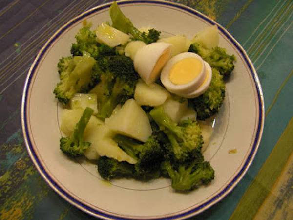 BROCOLI Y PATATAS SALTEADOS