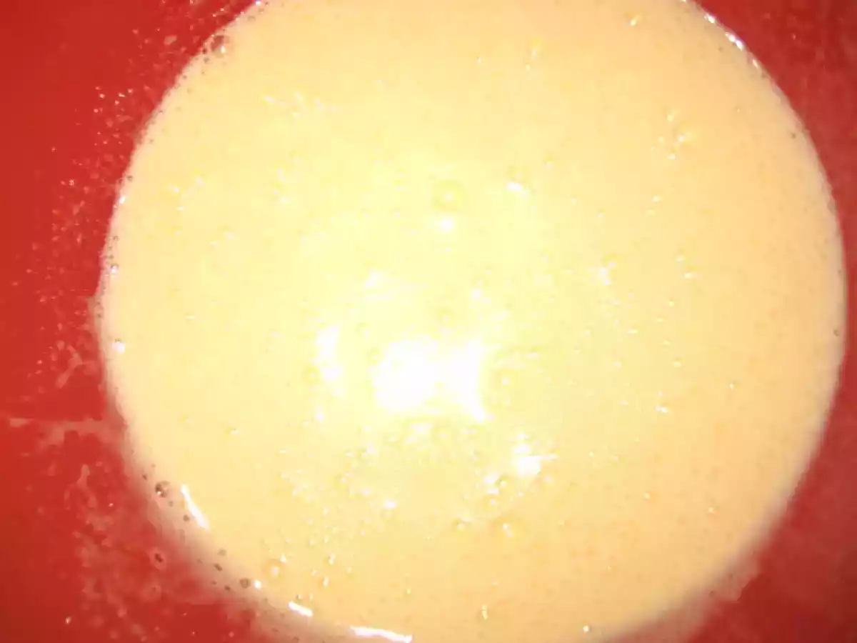 BROWNIE CON ACEITE DE OLIVA, ALMENDRAS Y FRESAS CONFITADAS