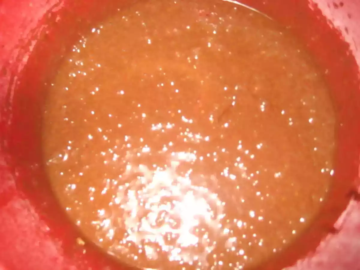 BROWNIE CON ACEITE DE OLIVA, ALMENDRAS Y FRESAS CONFITADAS - foto 2