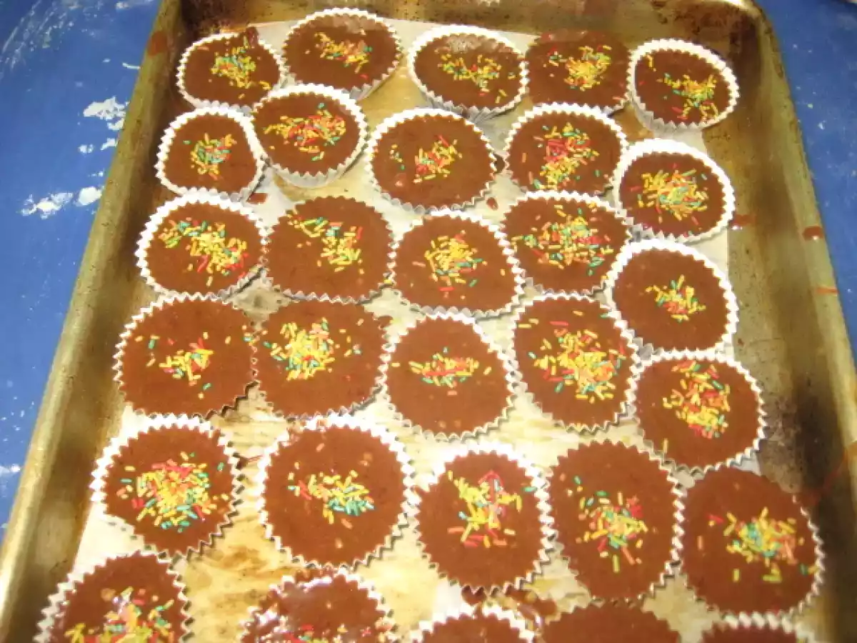 BROWNIE CON ACEITE DE OLIVA, ALMENDRAS Y FRESAS CONFITADAS - foto 3