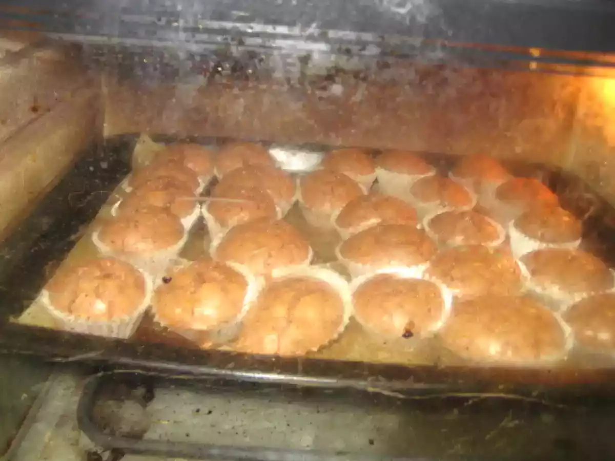 BROWNIE CON ACEITE DE OLIVA, ALMENDRAS Y FRESAS CONFITADAS - foto 4