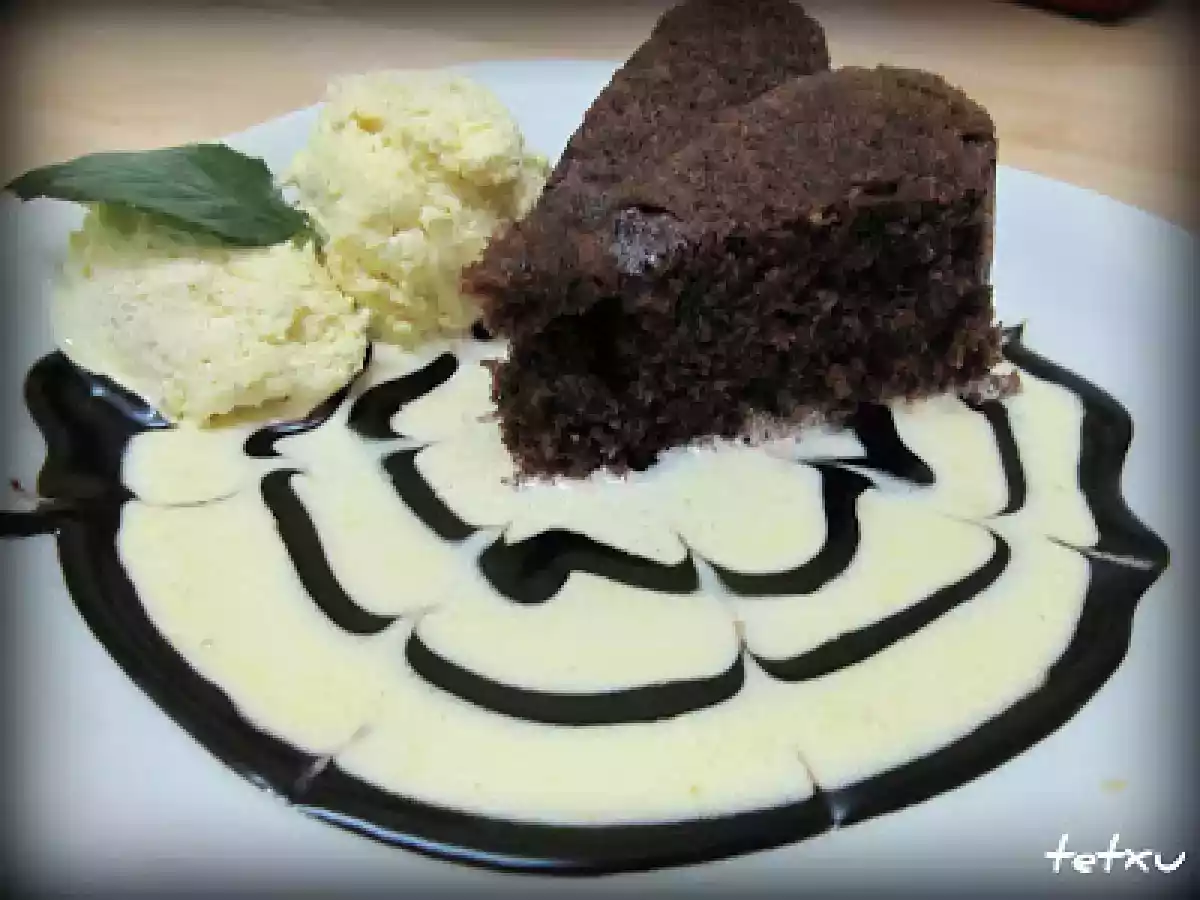 Brownie con Nueces al microonas Con Helado de Vainilla