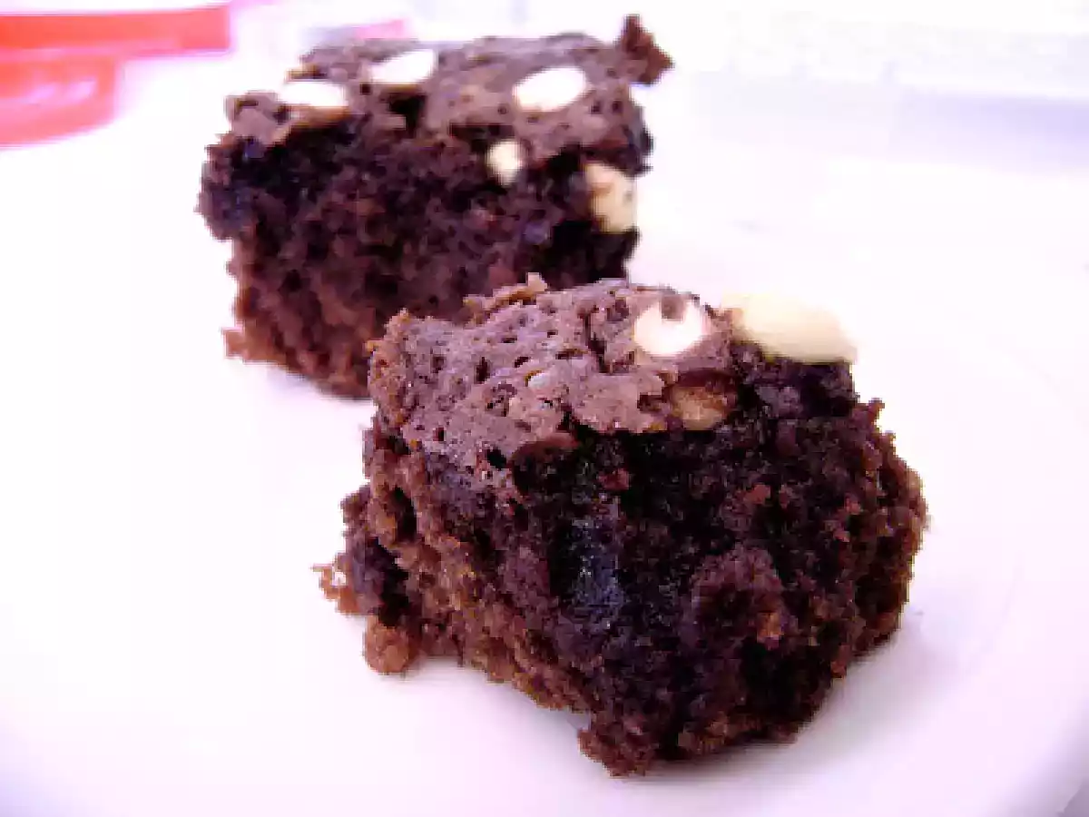 BROWNIE DE CACAO Y CACAHUETE