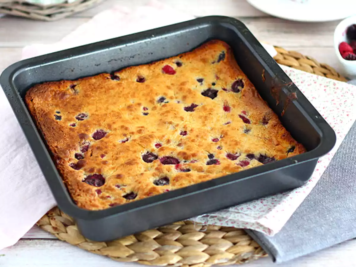 Brownie de chocolate blanco y frutos rojos (Blondie) - foto 3