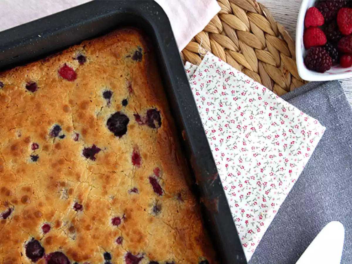 Brownie de chocolate blanco y frutos rojos (Blondie) - foto 4