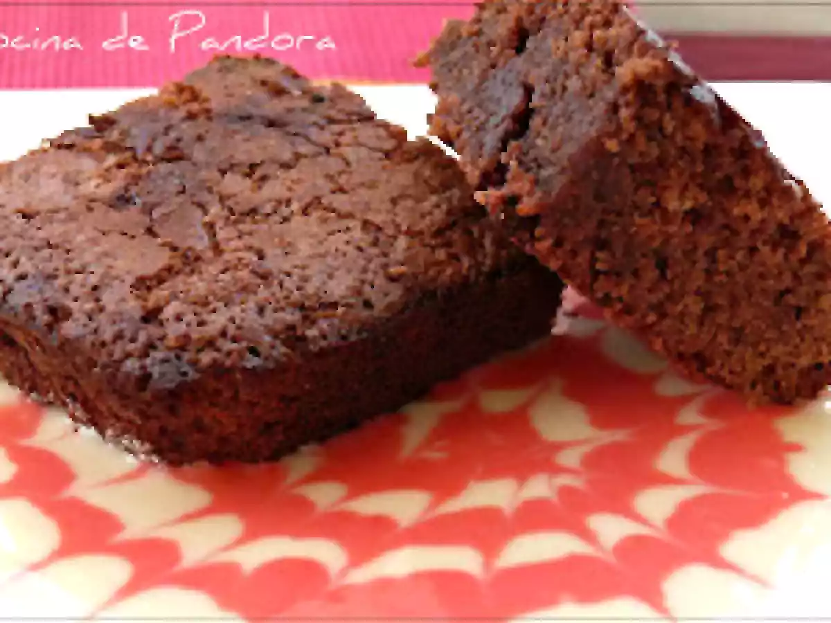 BROWNIE MUERTE LENTA CON SALSA DE CREMA INGLESA - foto 2