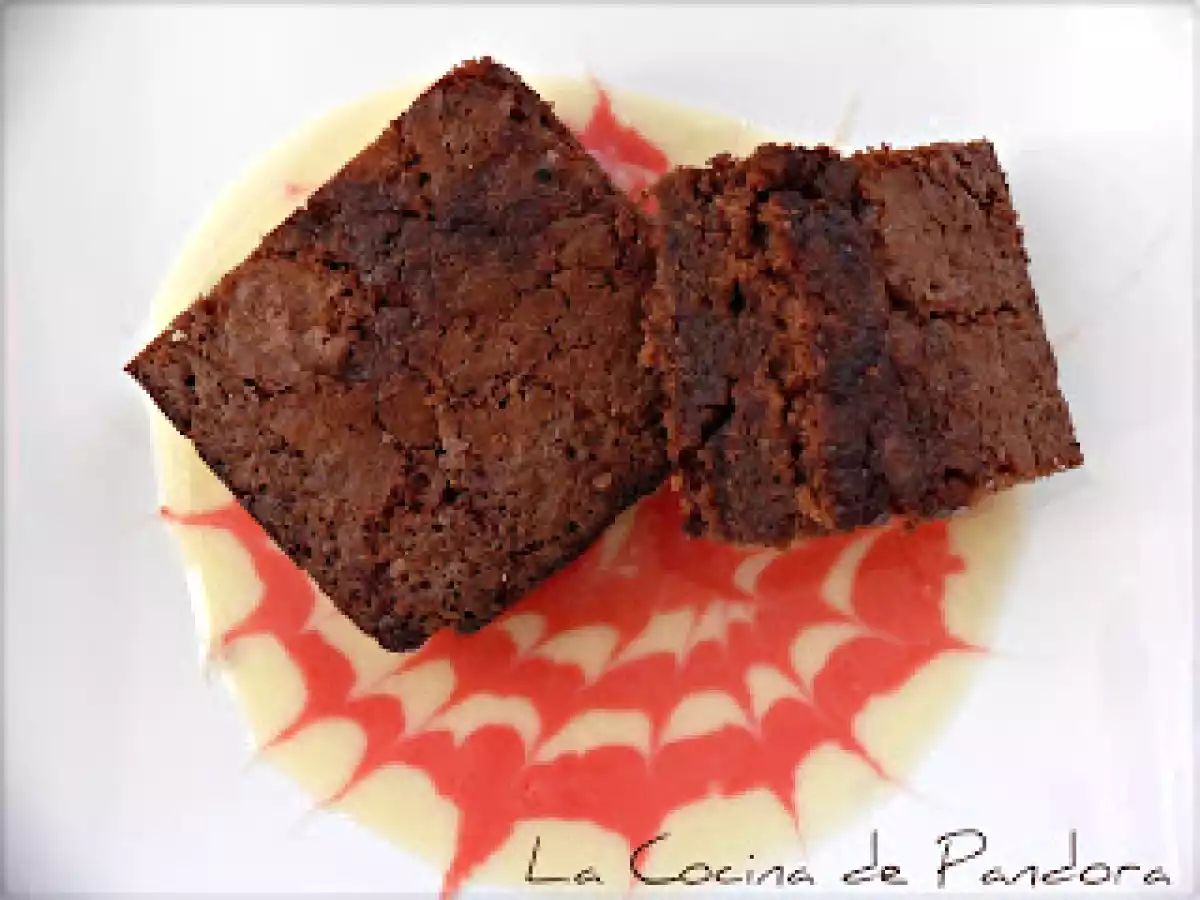 BROWNIE MUERTE LENTA CON SALSA DE CREMA INGLESA - foto 3