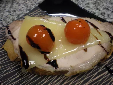 Bruschetta de lomo a la sal con queso curado y tomatitos confitados. Paso a paso. - foto 10