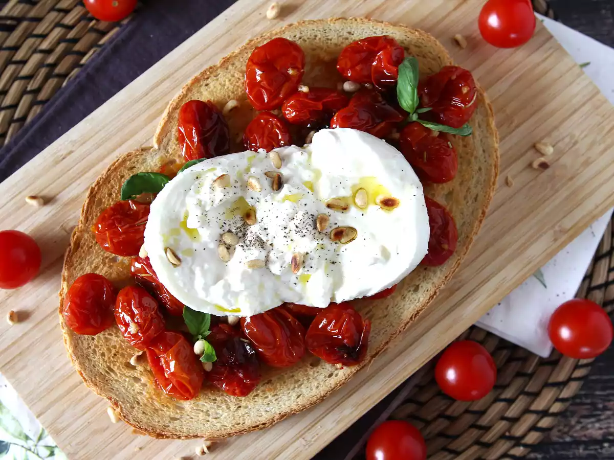 Bruschetta de tomate asado y burrata - foto 2