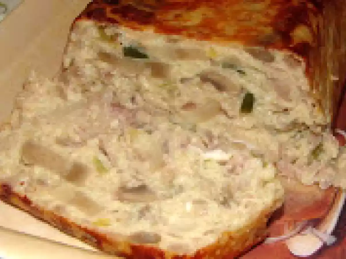 Budín de champignones y cebollas coloradas