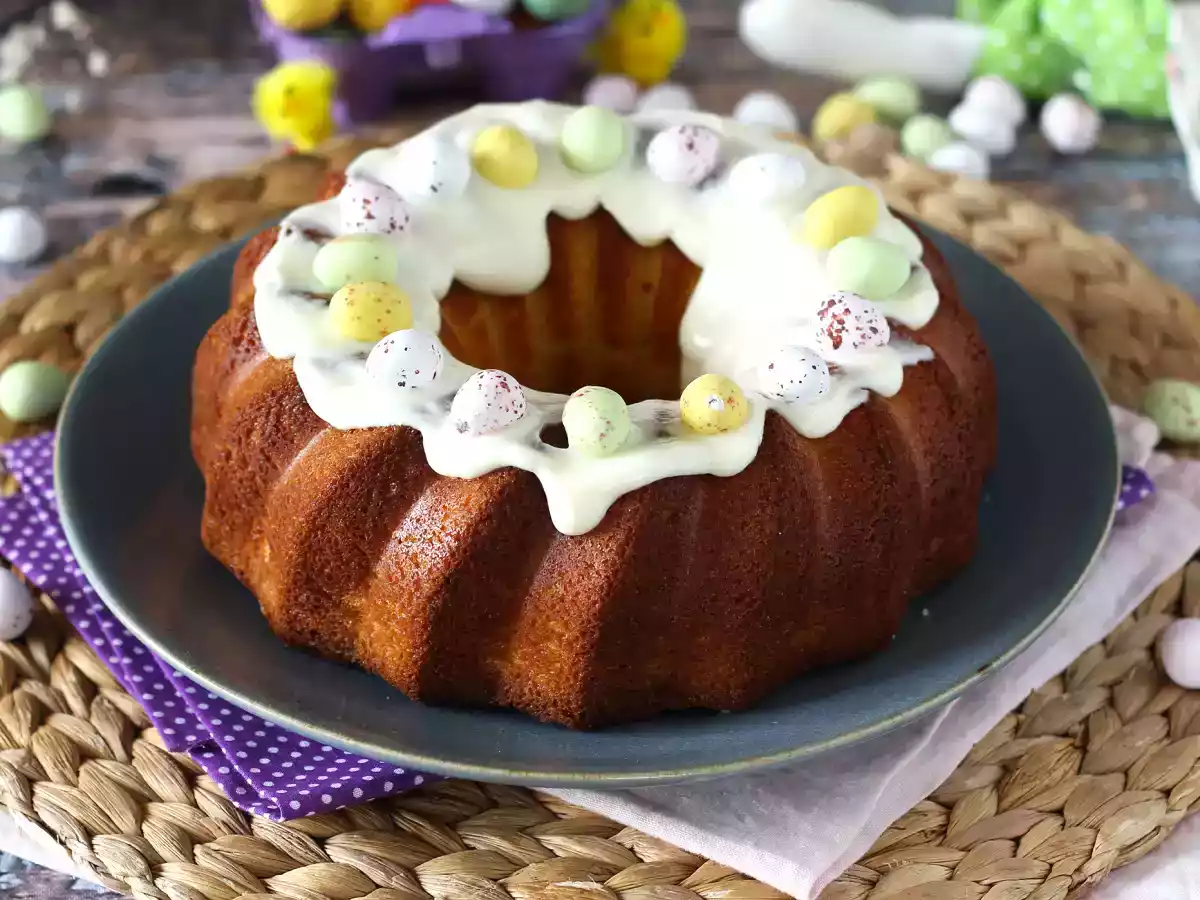 Bundt cake de Pascua con sabor a limón y chocolate blanco