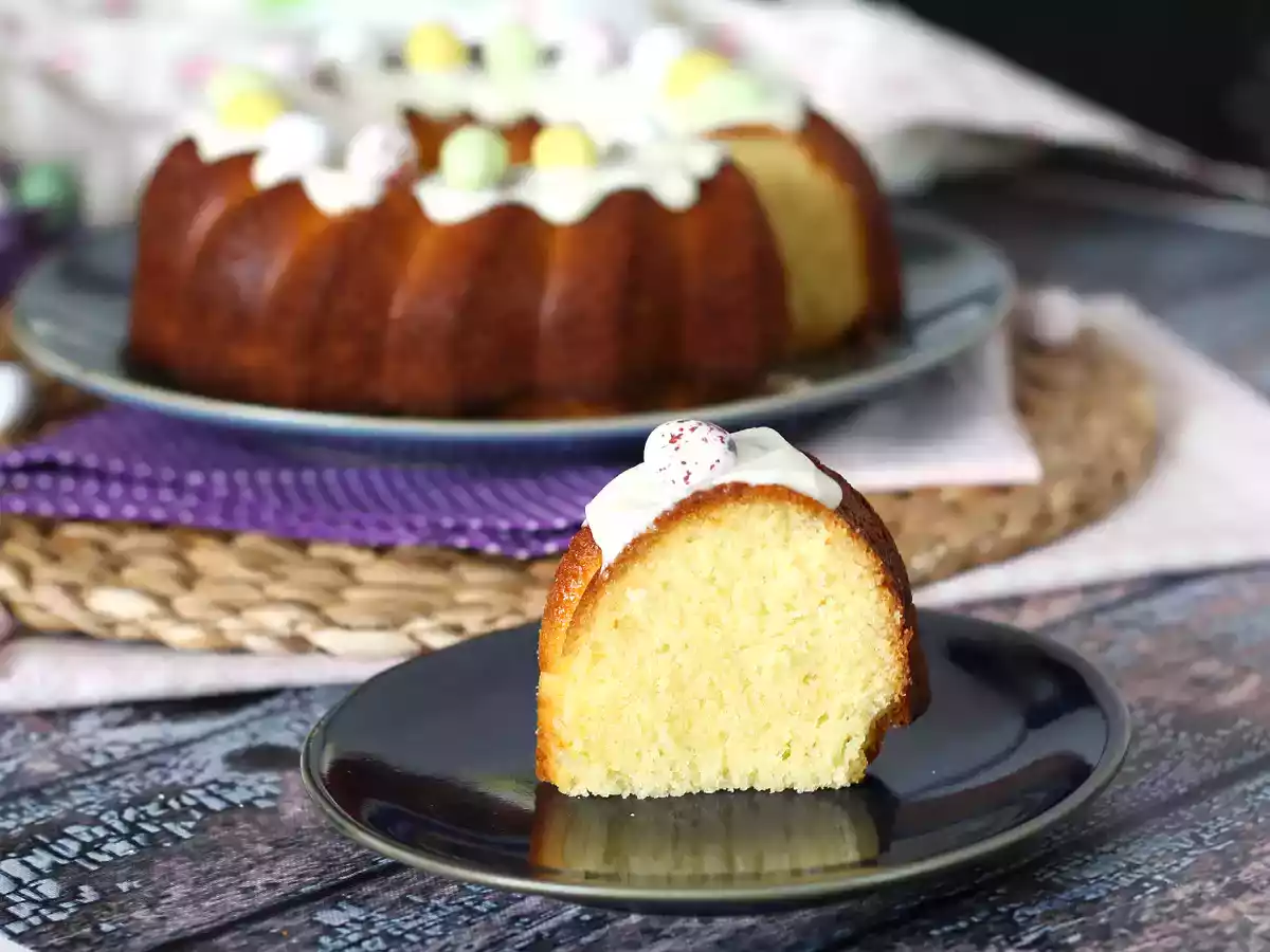 Bundt cake de Pascua con sabor a limón y chocolate blanco - foto 3