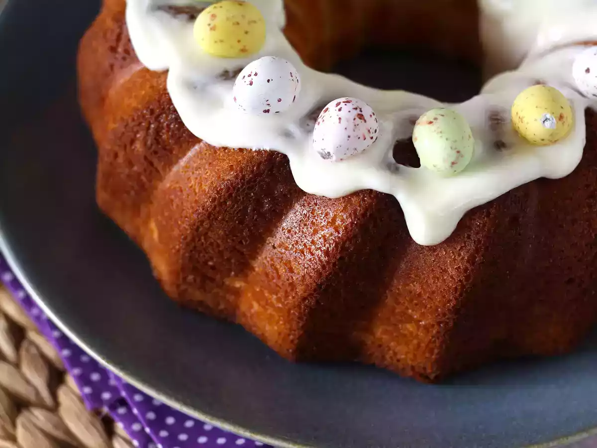 Bundt cake de Pascua con sabor a limón y chocolate blanco - foto 4