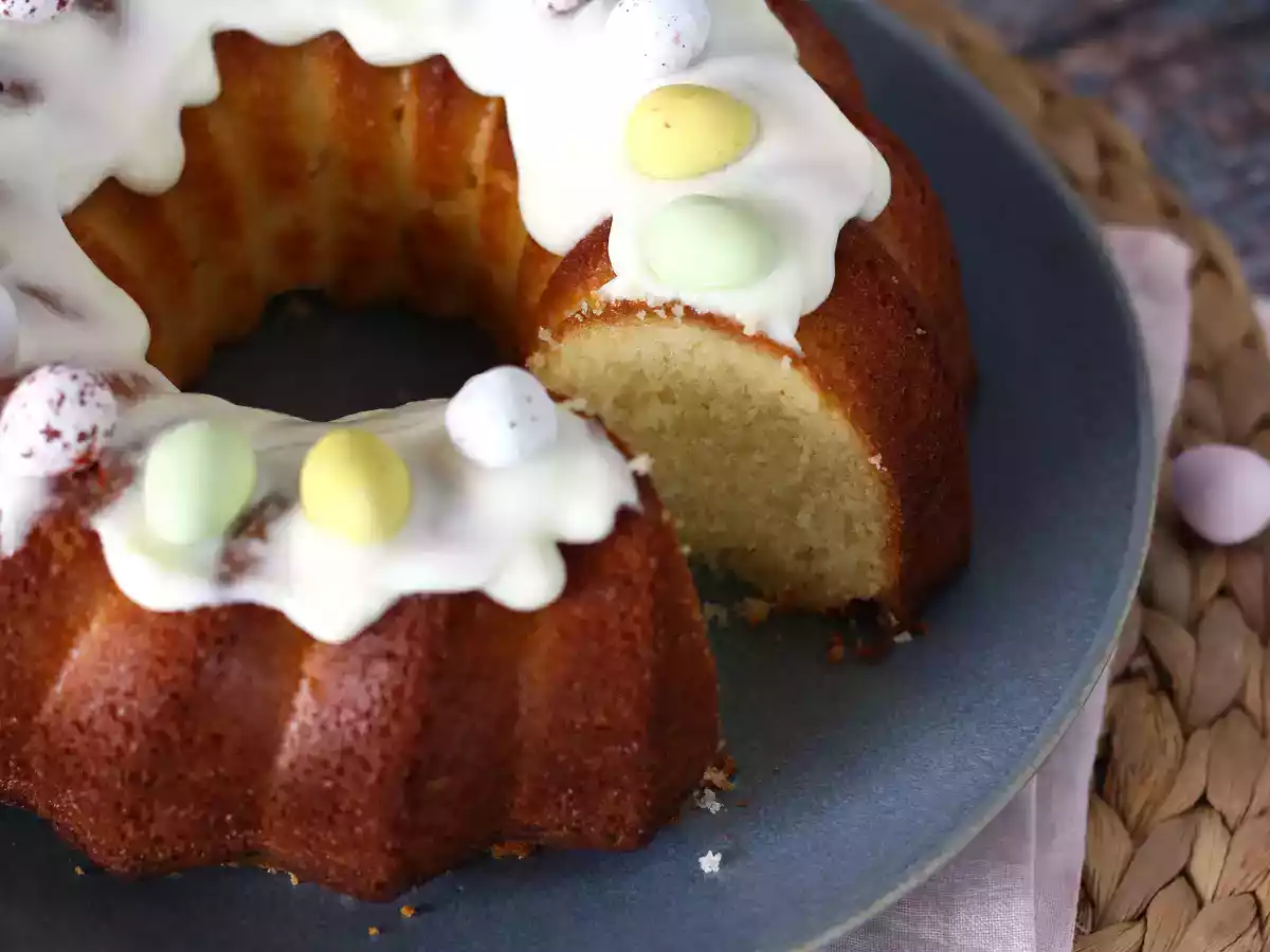 Bundt cake de Pascua con sabor a limón y chocolate blanco - foto 5