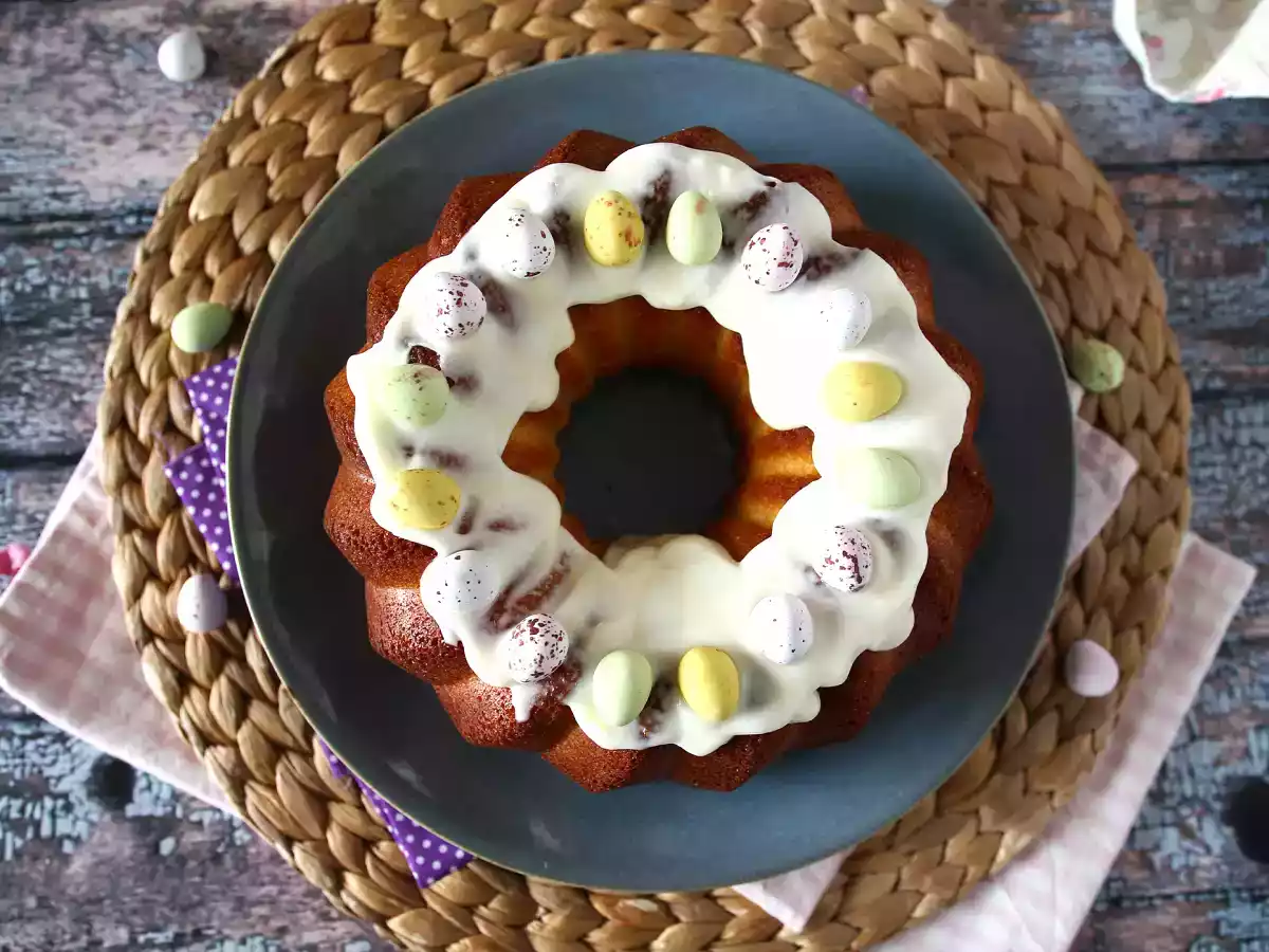 Bundt cake de Pascua con sabor a limón y chocolate blanco - foto 6