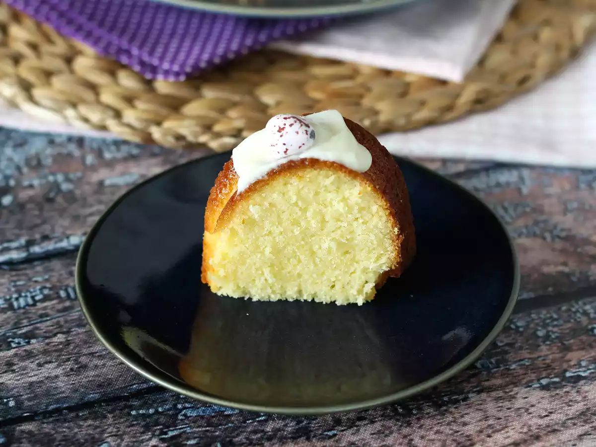 Bundt cake de Pascua con sabor a limón y chocolate blanco - foto 7