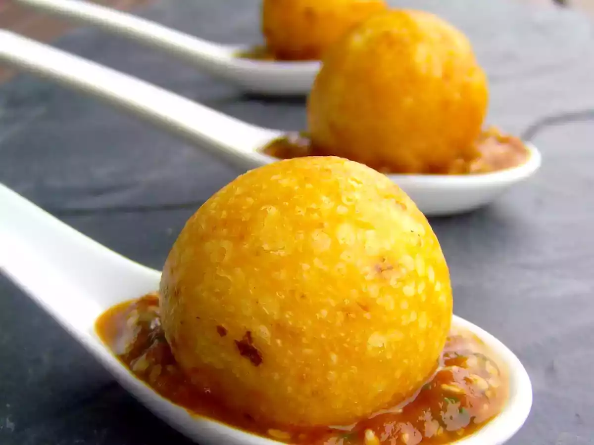 Buñuelos colombianos fritos