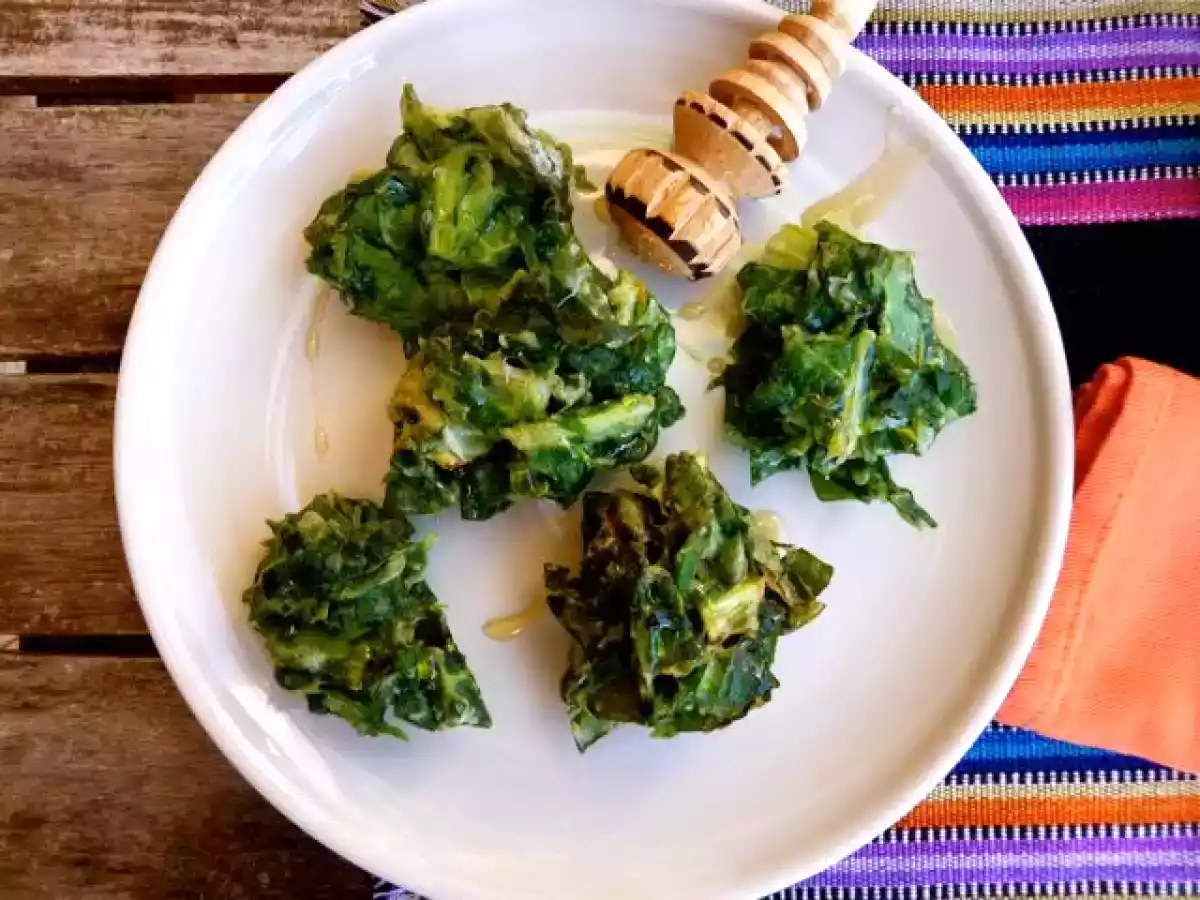 Buñuelos de acelgas con miel exquisitos