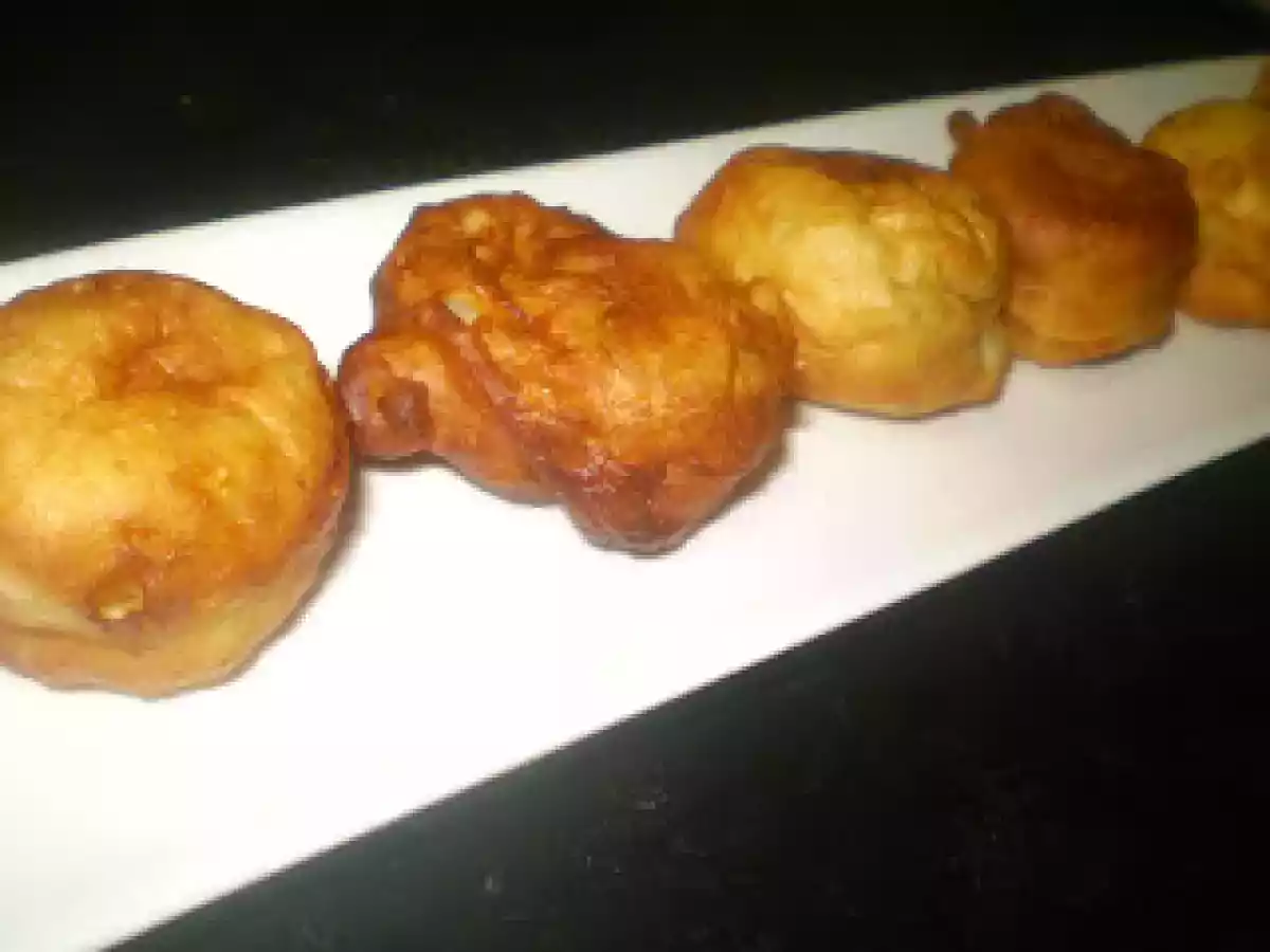 BUÑUELOS DE AJO Y PEREJIL