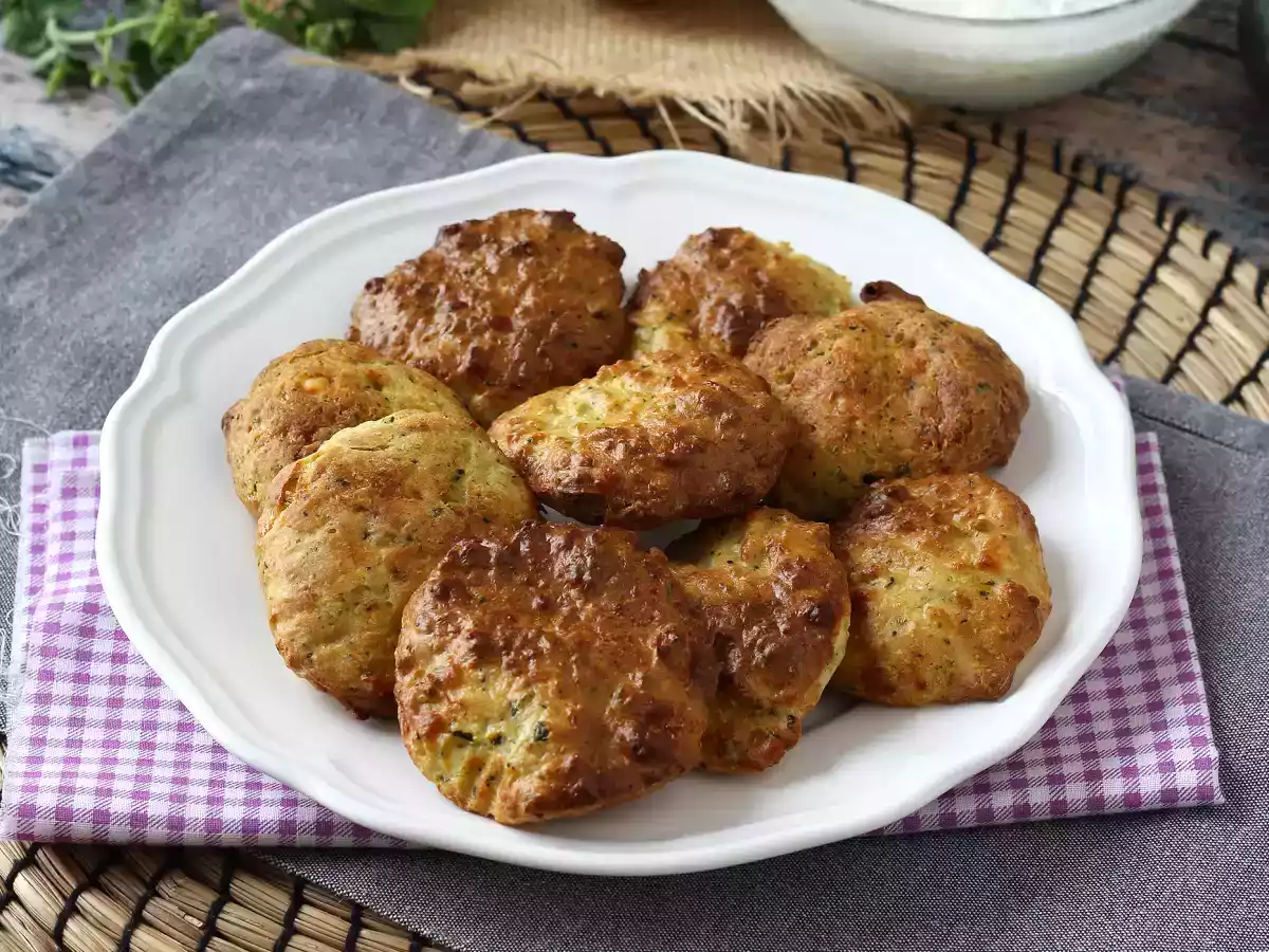 Buñuelos de calabacín y queso feta en freidora de aire - foto 2