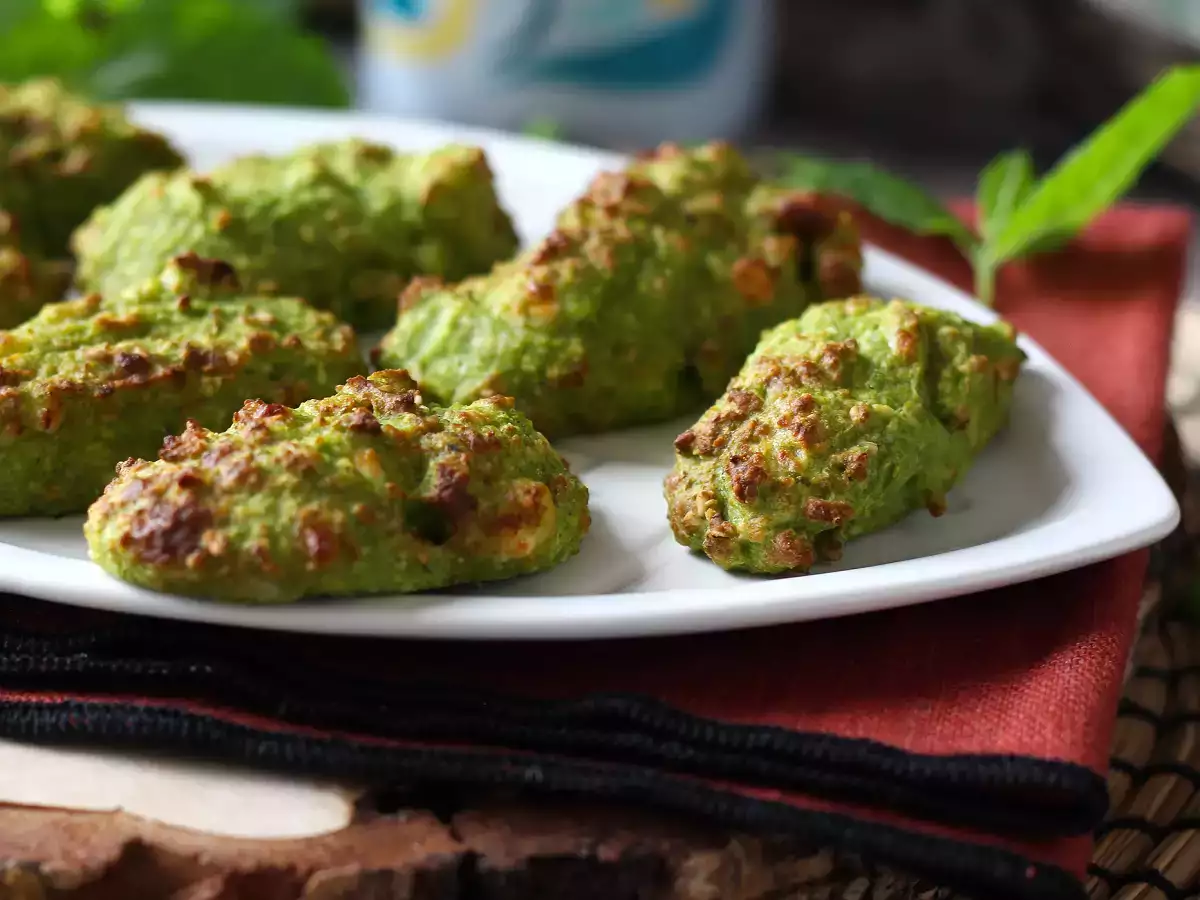 Buñuelos de guisantes, queso feta y menta en freidora de aire - foto 3
