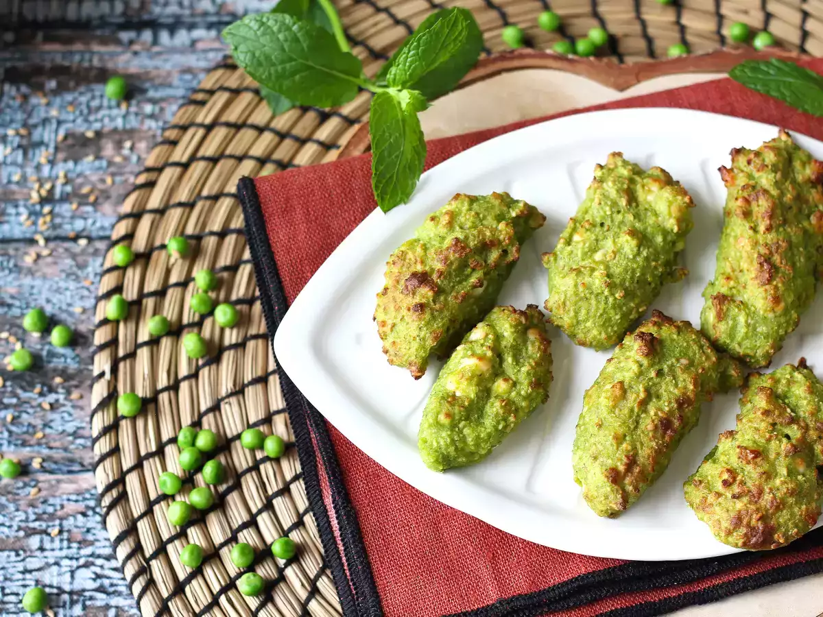 Buñuelos de guisantes, queso feta y menta en freidora de aire - foto 5