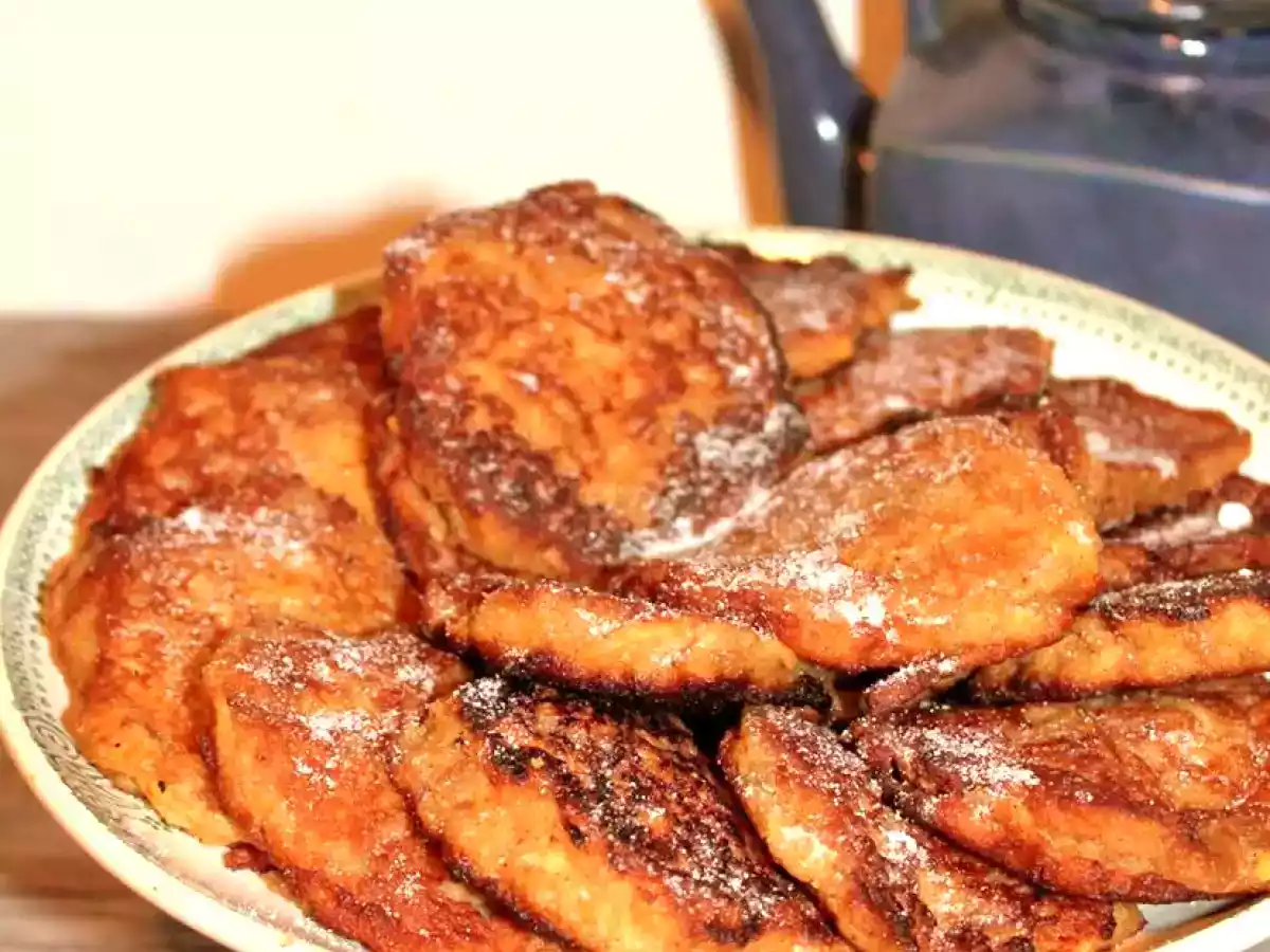 Buñuelos de pan, manzana y canela