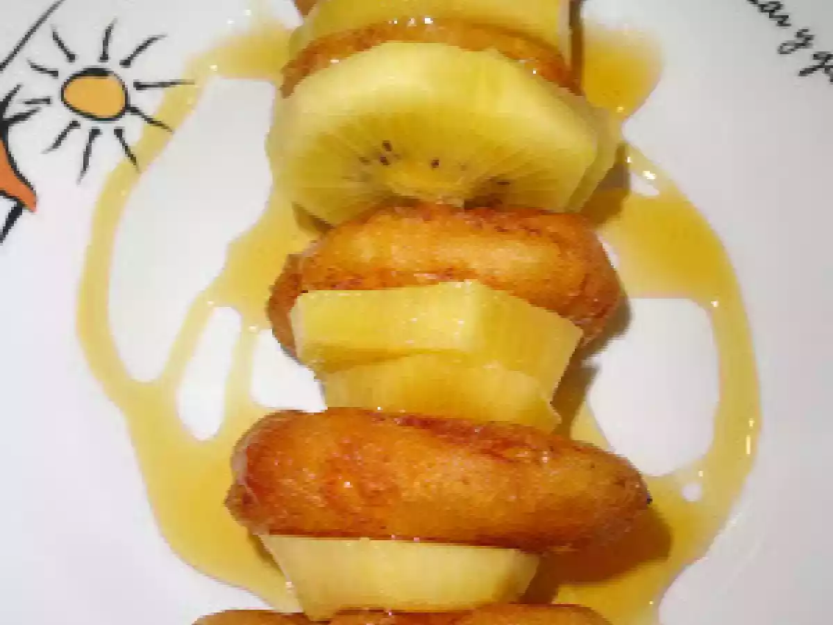 Buñuelos de plátano y kiwi con miel de caña