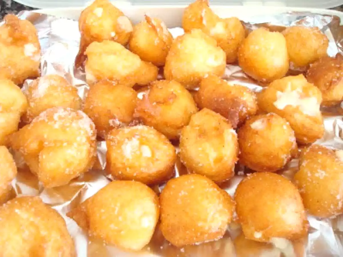 Buñuelos de viento rellenos de crema