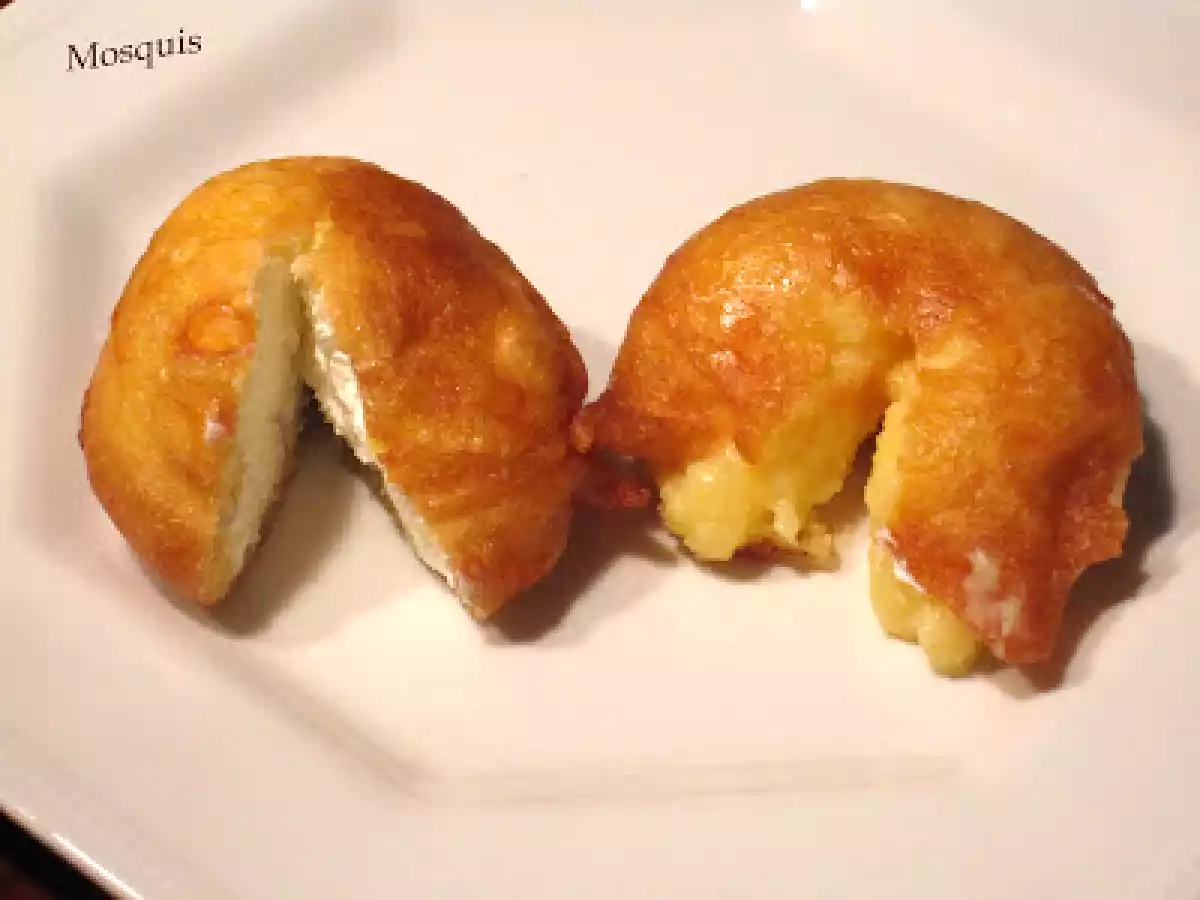 Buñuelos de viento rellenos de crema pastelera y nata