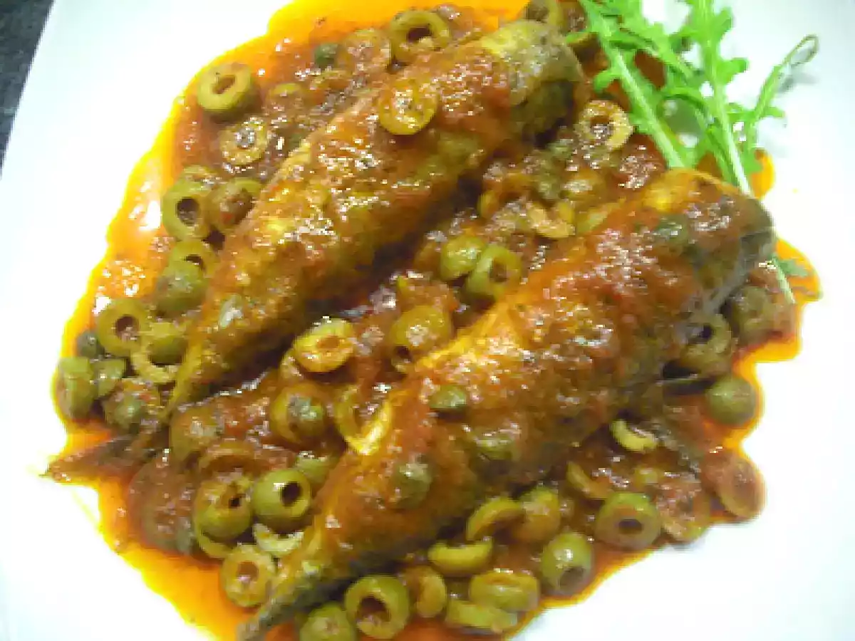 CABALLA CON SALSA DE TOMATE Y ACEITUNAS