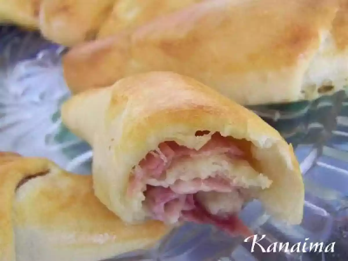 Cachitos venezolanos de jamón y queso - foto 2