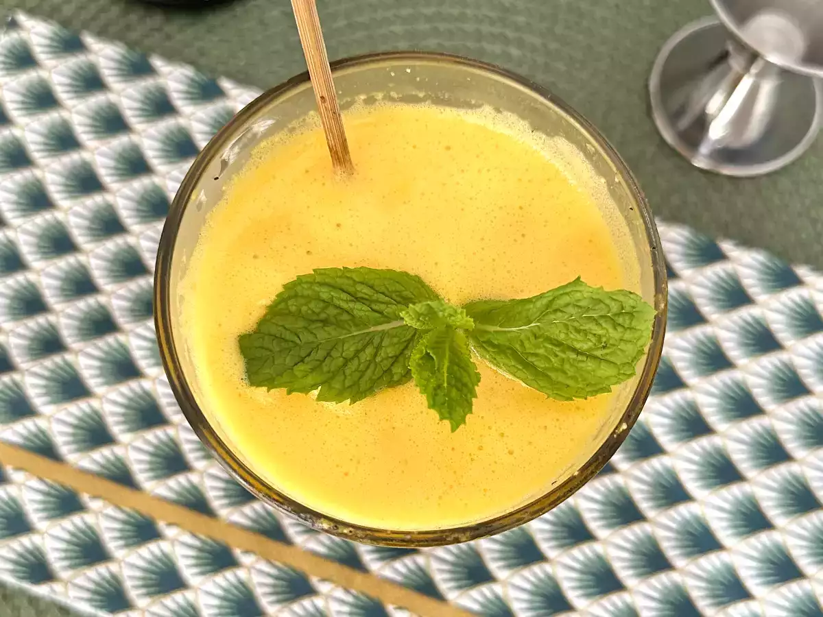 Caipiriña batida de maracuyá (fruta de la pasión): el cóctel brasileño hecho en batidora - foto 2