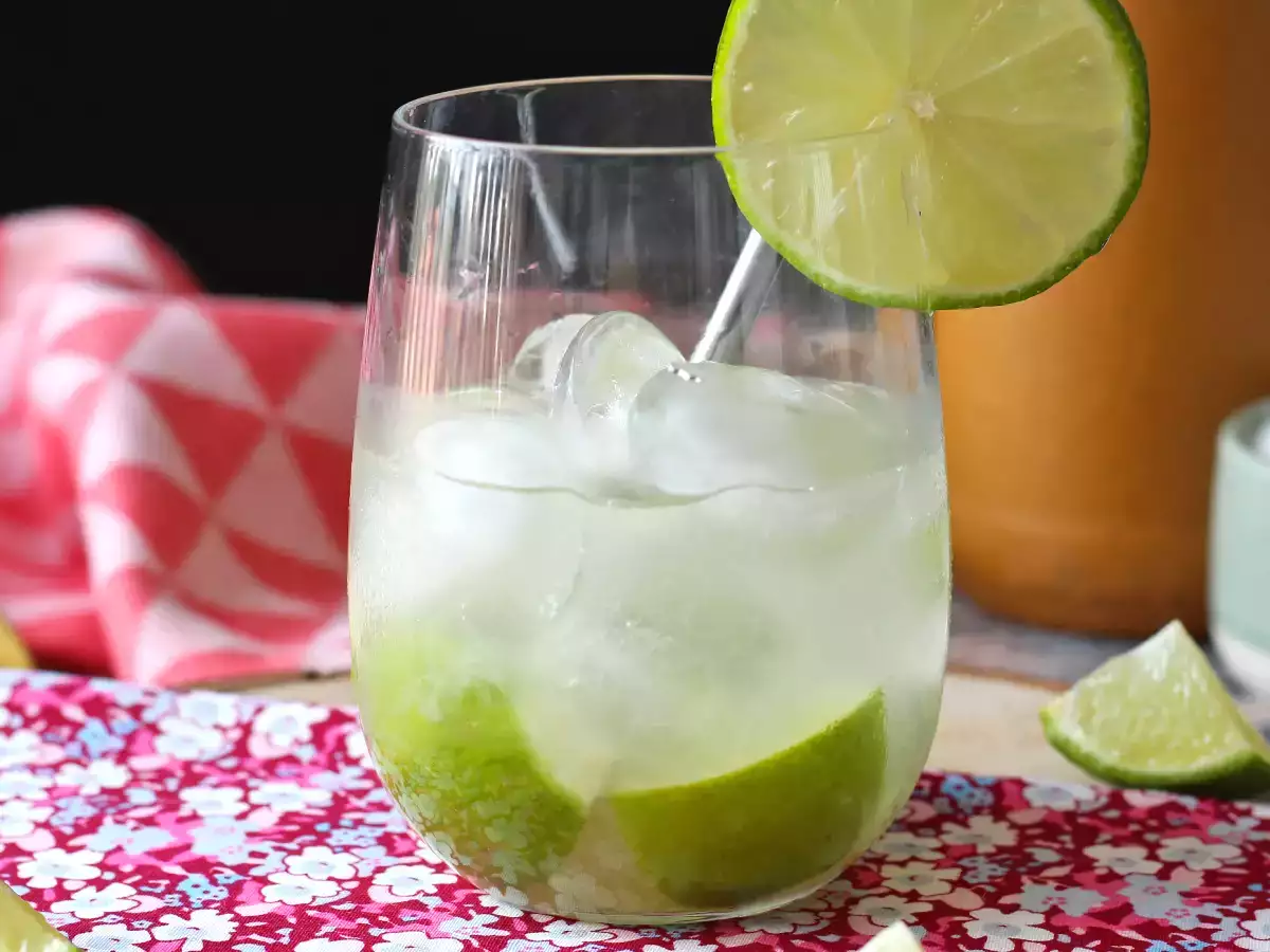 Caipirinha de lima: el cóctel brasileño más fácil y refrescante
