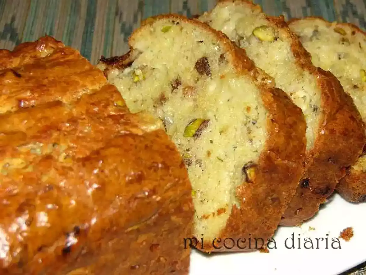 Cake de queso Roquefort, uvas pasas y pistachos - foto 3