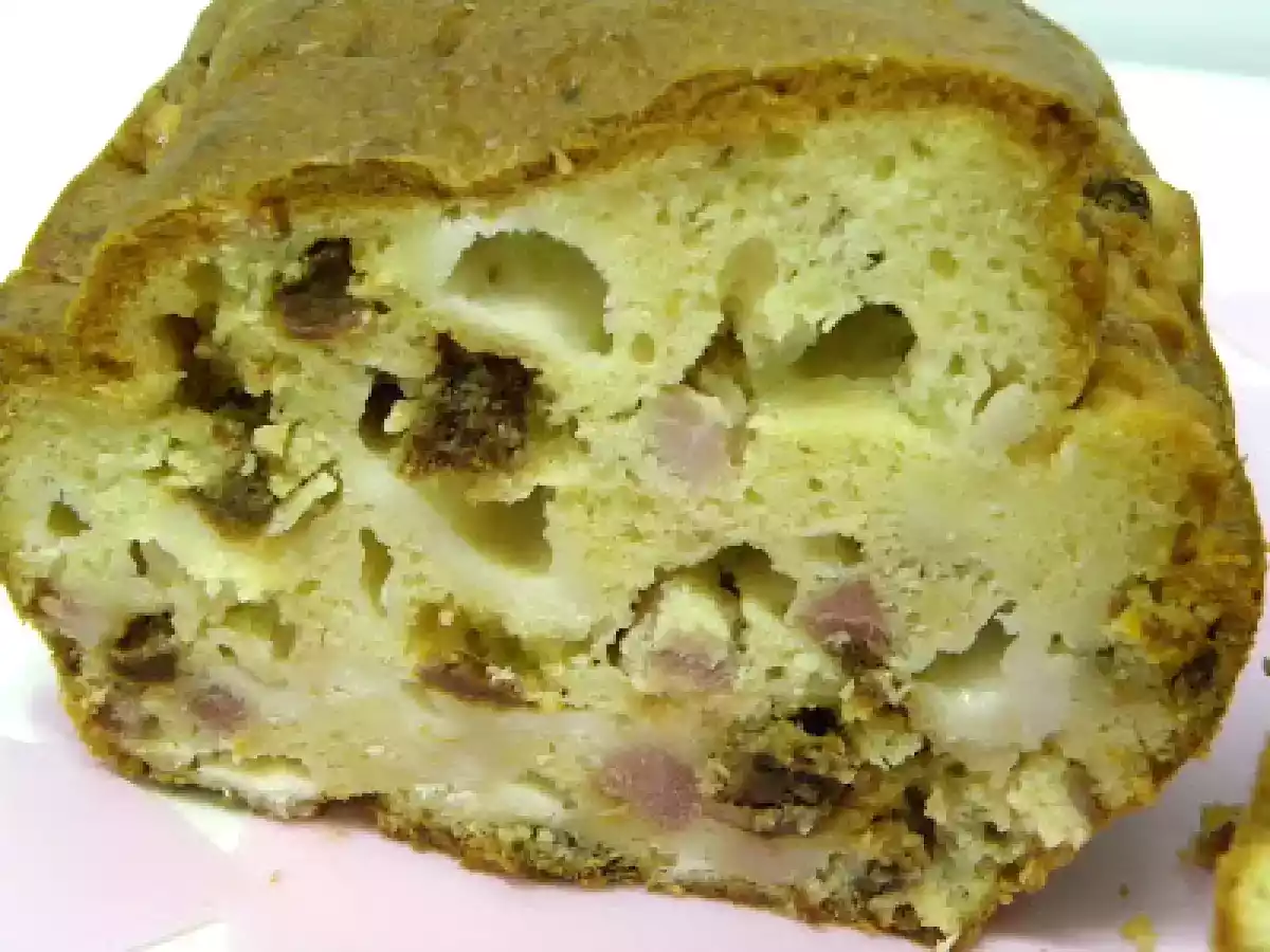 CAKE SALADO CON TOMATE SECO, QUESO Y BEICON