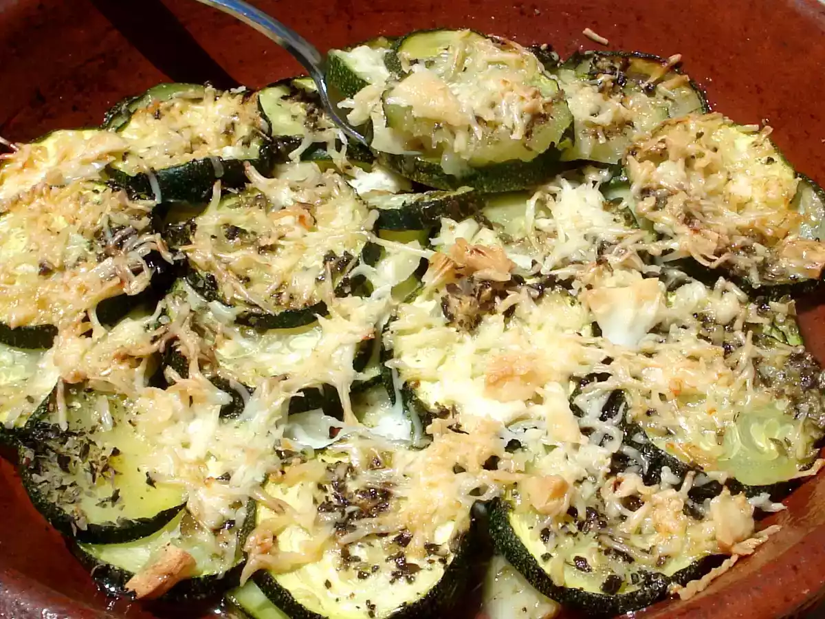 Calabacín al horno con hierbas y queso