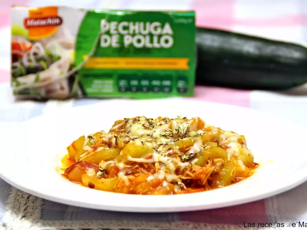 Calabacín con tomate, queso y pollo