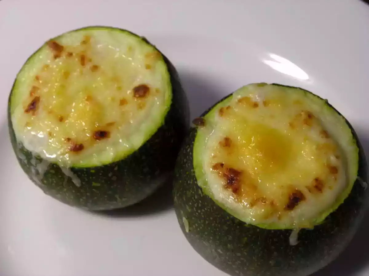 Calabacín relleno de crema de queso gorgonzola