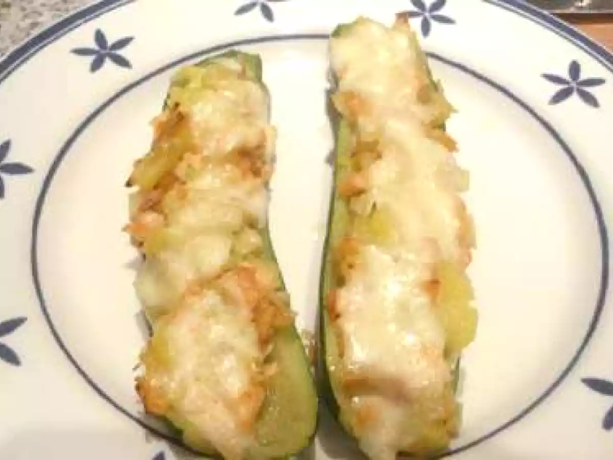 Calabacines al horno, con salmón y mozzarella