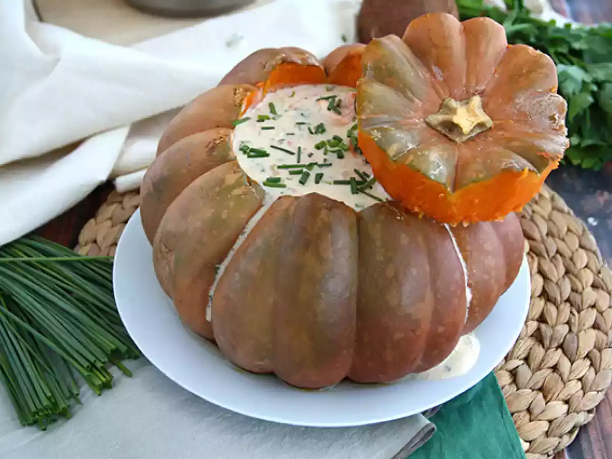 Calabaza asada rellena de crema de gambas (Camarão na moranga)