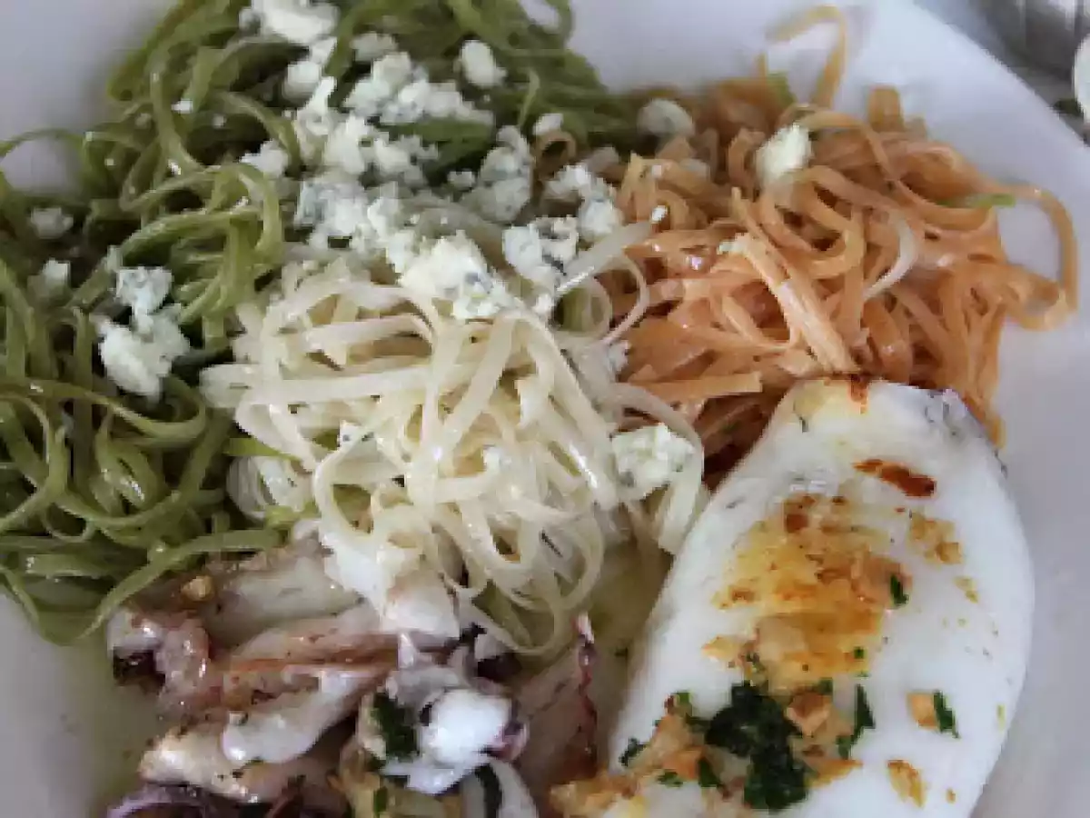 Calamar a la plancha con nidi primavera al queso azúl - foto 3