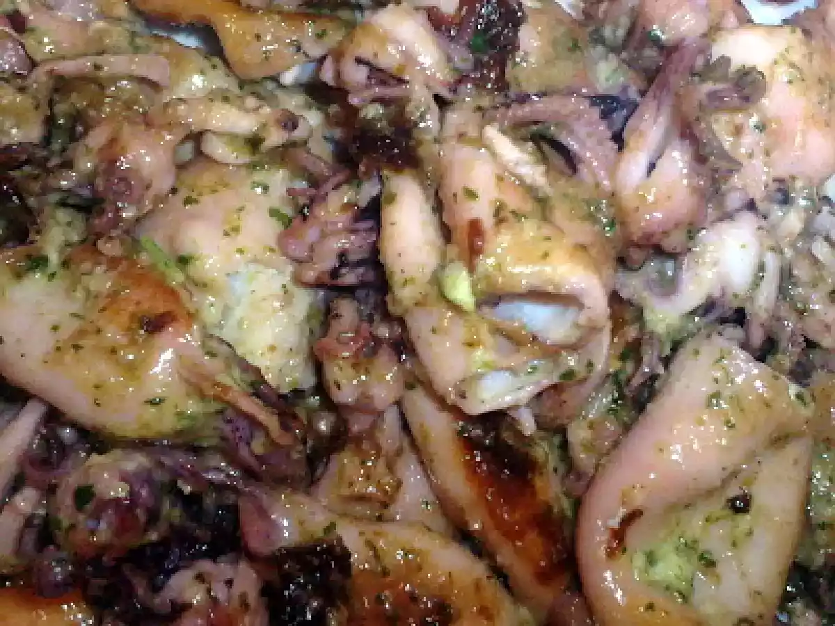 CALAMARCITOS A LA PLANCHA CON ACEITE PICANTE