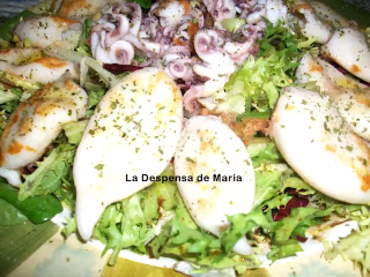 CALAMARES A LA PLANCHA CON ENSALADA - foto 2